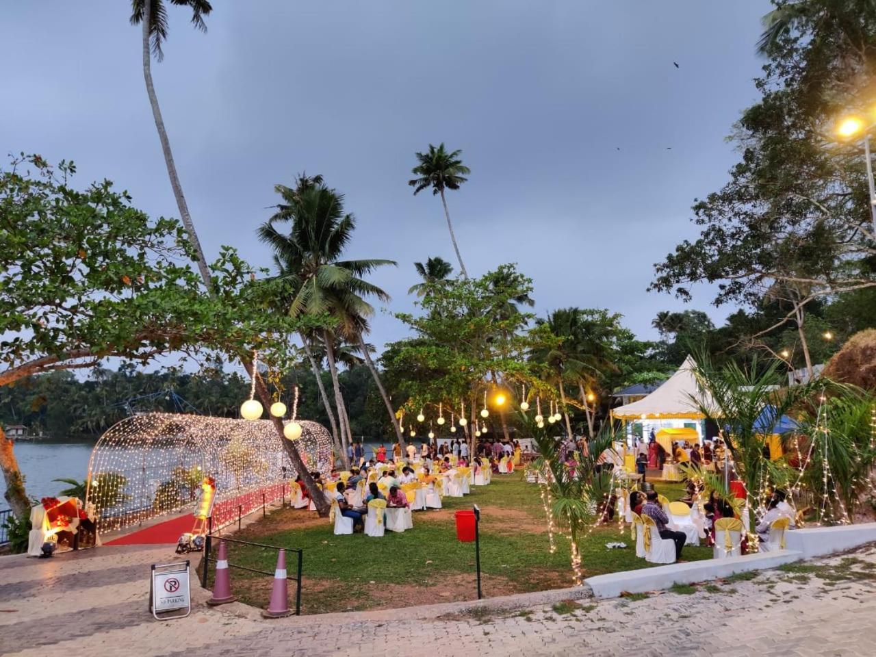 Ripples Backwater Resort, كولاّم المظهر الخارجي الصورة