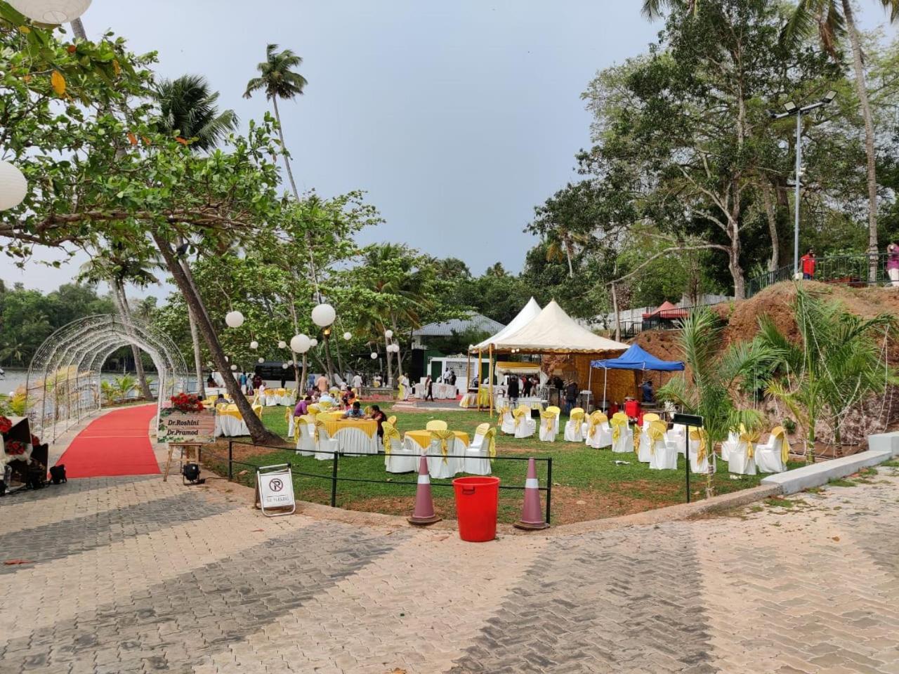 Ripples Backwater Resort, كولاّم المظهر الخارجي الصورة