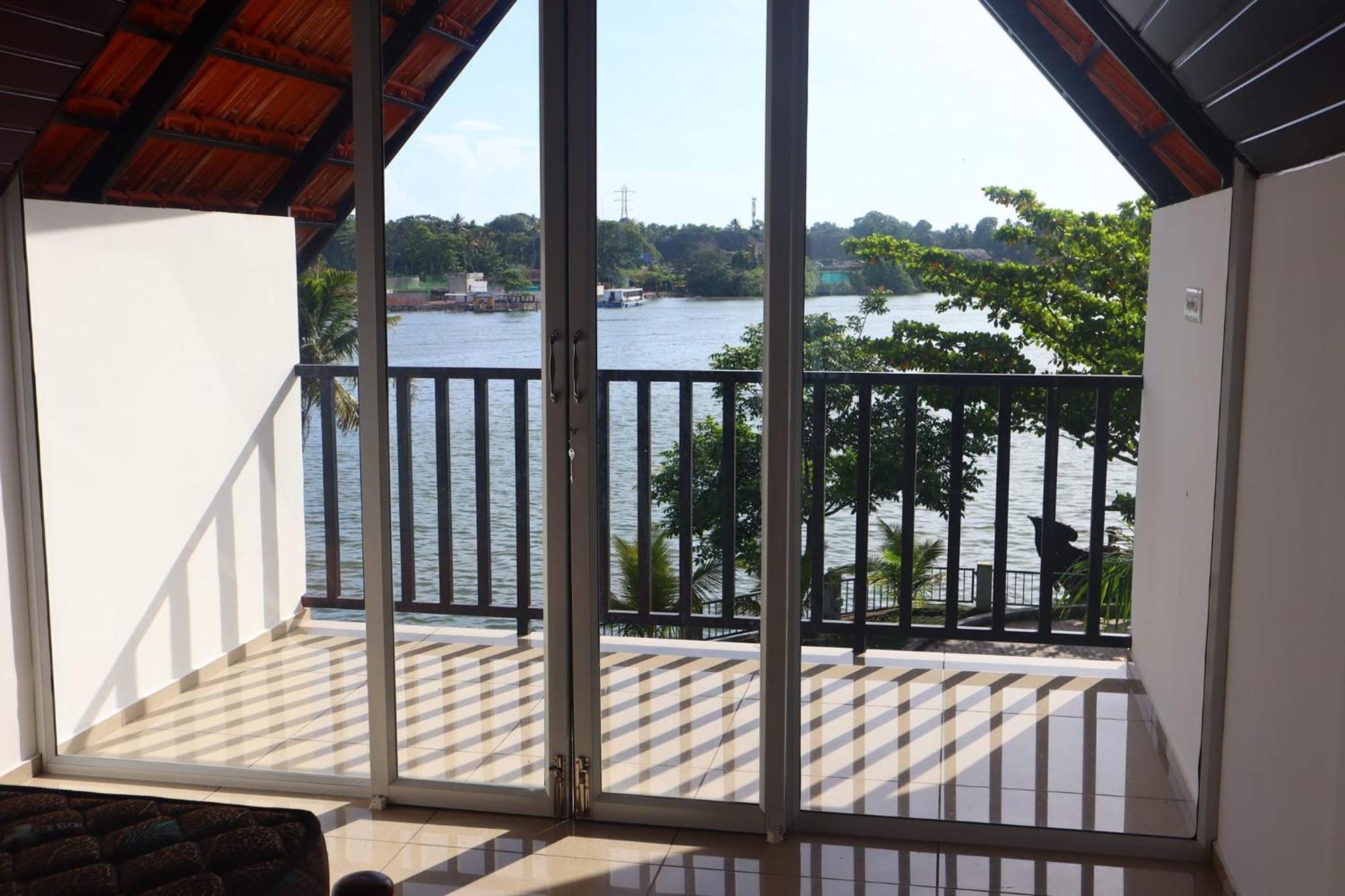 Ripples Backwater Resort, كولاّم المظهر الخارجي الصورة
