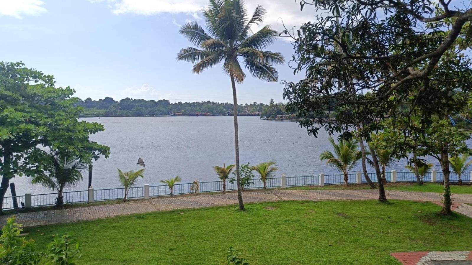 Ripples Backwater Resort, كولاّم المظهر الخارجي الصورة